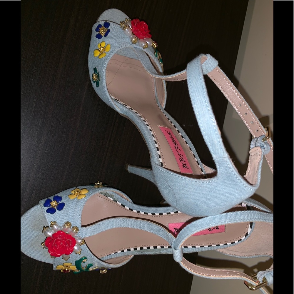 Embellished strappy sandals
